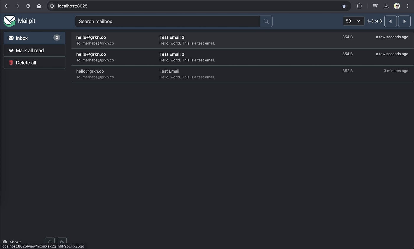 Mailpit gelen kutusunda listelenen test e-postaları
